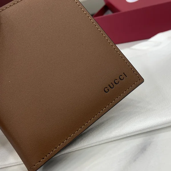 n級 おすすめ グッチ 偽物 GGエンブレム エンボス フラップ ウォレット guj64827