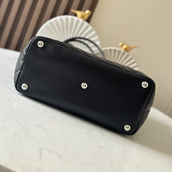 目を惹くカラーシャネル コピー商品 カンボンライン ラージトートバッグ shq63700