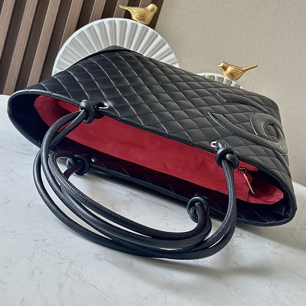 目を惹くカラーシャネル コピー商品 カンボンライン ラージトートバッグ shq63700