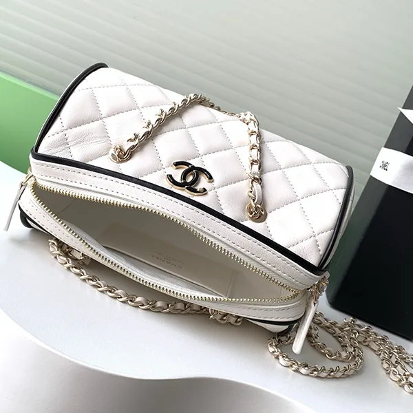 最新でオシャレシャネル チェーン クラッチ バッグ shs59432