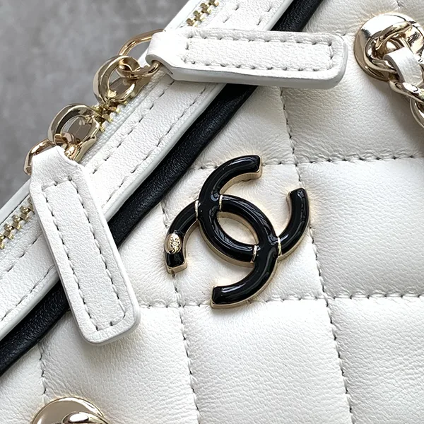 最新でオシャレシャネル チェーン クラッチ バッグ shs59432