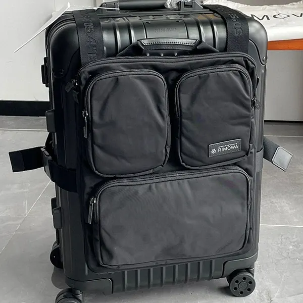 絶対欲しい!リモワ Cabinスーツケース用ハーネスにもなる兼用バック rij82216