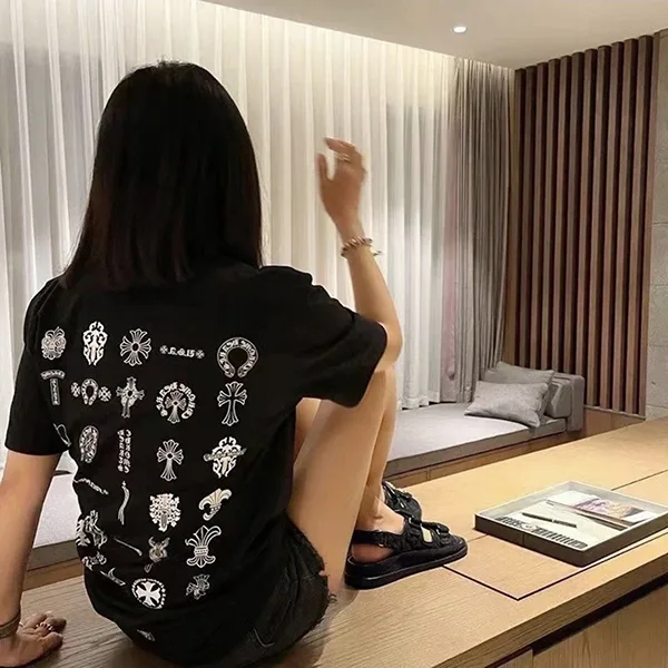 超話題★クロムハーツ★インパクトのMulti Logo Tシャツ 偽物★ Kuh32431