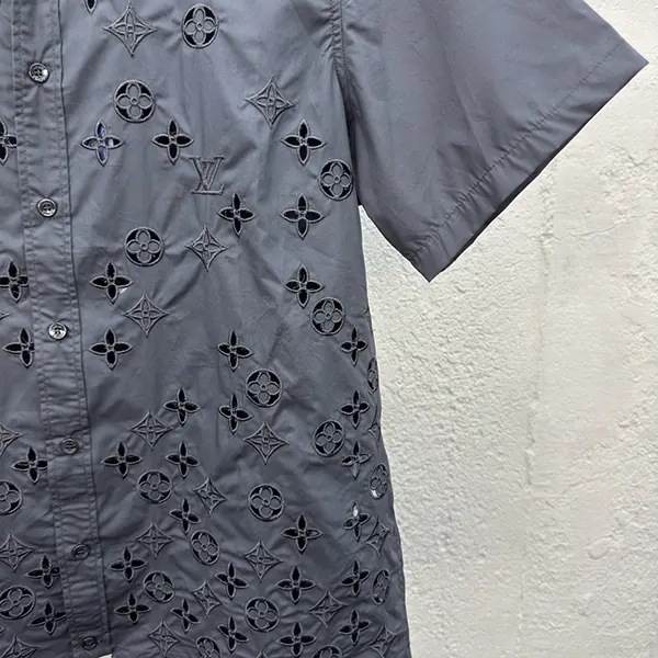 【涼しげなデザイン♪】ルイヴィトン コピー モノグラム フラワー エンブロイダリー ショートスリーブシャツ 1agtpl