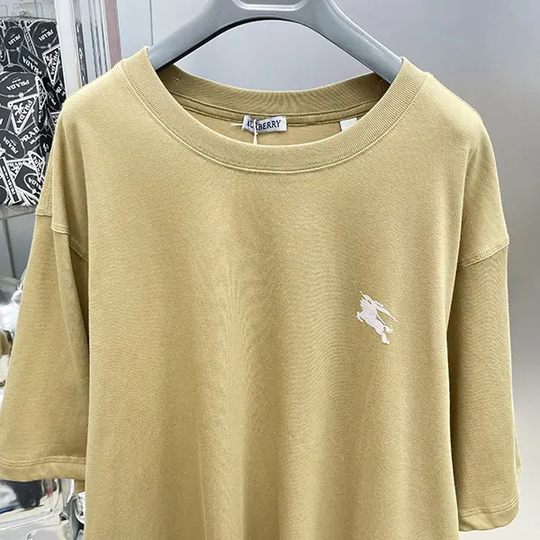 バーバリー EKDバッジ コットンTシャツ コピー 3色 81090891