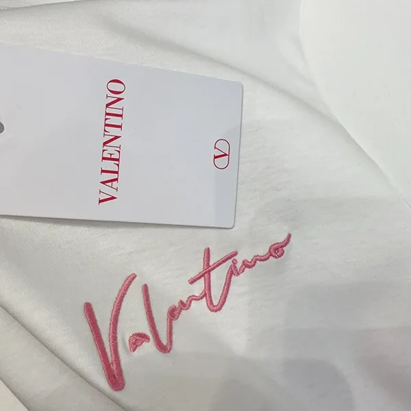 おすすめヴァレンティノ レプリカ エンブロイダリー Vロゴ 半袖 Tシャツ Vuv37678