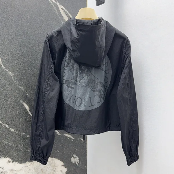 セレブ多数愛用バーバリー n級品☆ナイロン製 ジャケット Bat44848