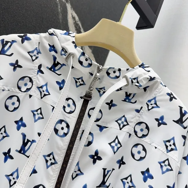 【大特価】ルイヴィトン パチモン アクアレル モノグラムパーカ 1AHGME