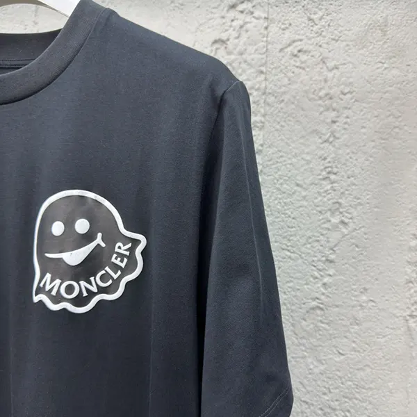 送料込 モンクレール 激安 Cartoon ロゴ入りコットンTシャツ mot68005