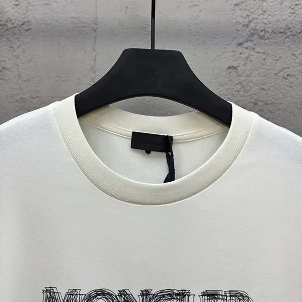 素敵な モンクレール Tシャツ 偽物 半袖 ロゴ moy06992