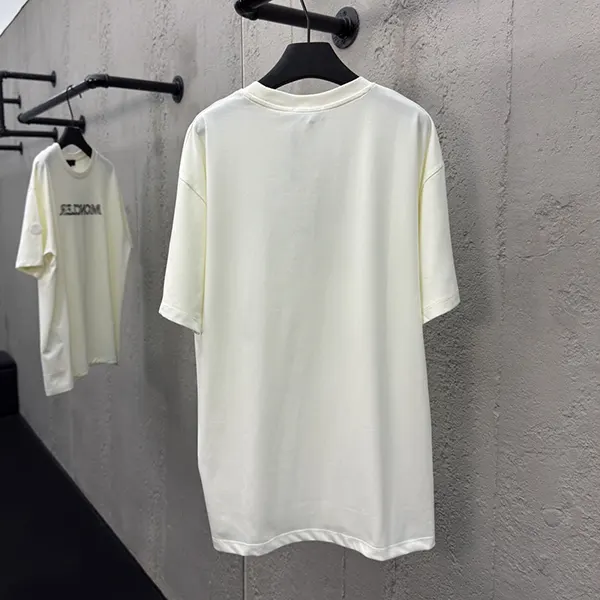 素敵な モンクレール Tシャツ 偽物 半袖 ロゴ moy06992