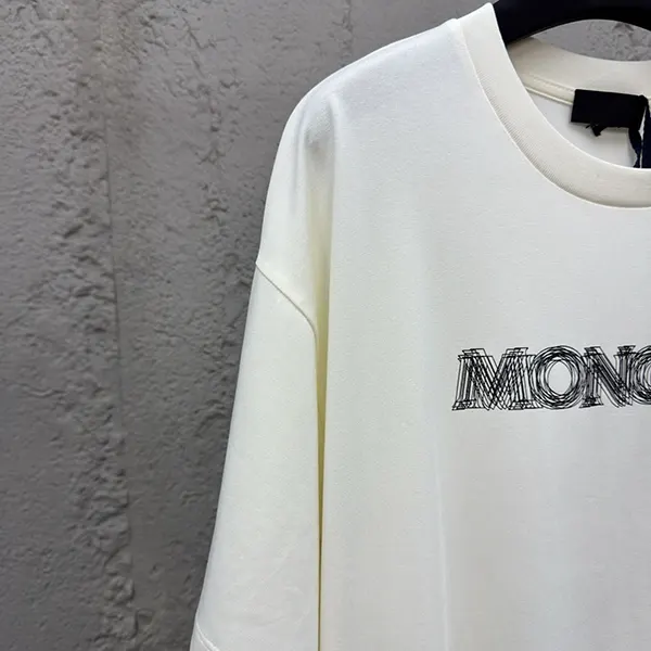 素敵な モンクレール Tシャツ 偽物 半袖 ロゴ moy06992