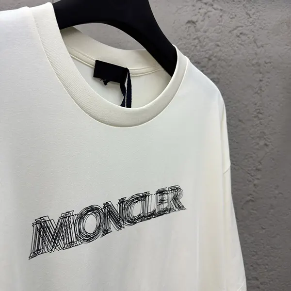 素敵な モンクレール Tシャツ 偽物 半袖 ロゴ moy06992