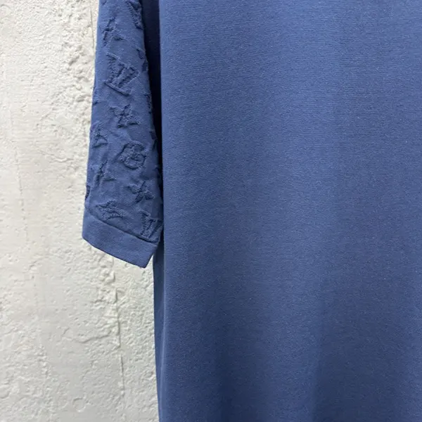 おすすめ ルイヴィトン エンボスLV Tシャツ n級品 vux15886