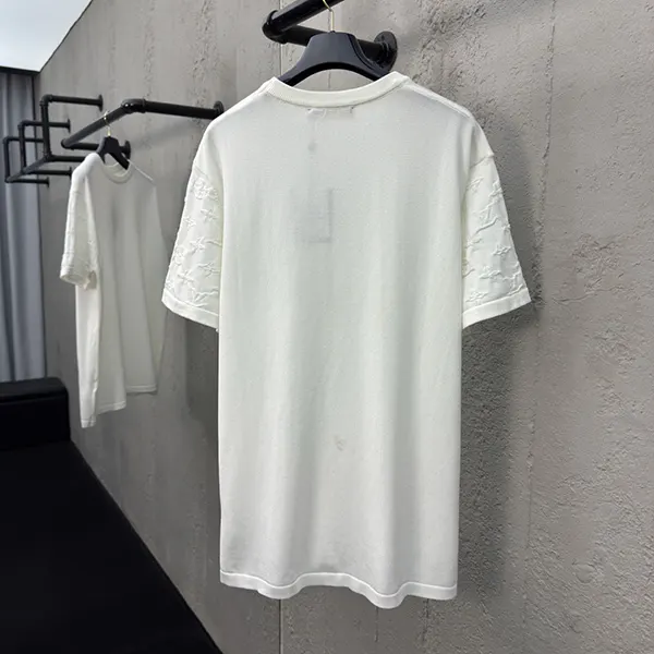 希少 ルイヴィトン エンボスLV Tシャツ コピー vug23653