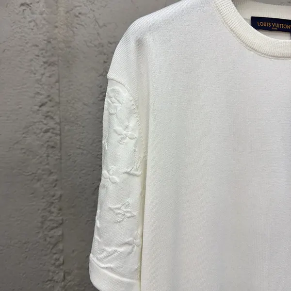 希少 ルイヴィトン エンボスLV Tシャツ コピー vug23653