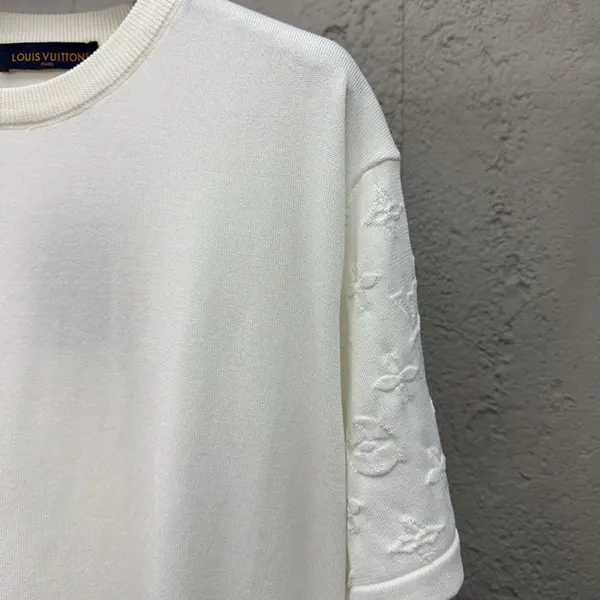 希少 ルイヴィトン エンボスLV Tシャツ コピー vug23653