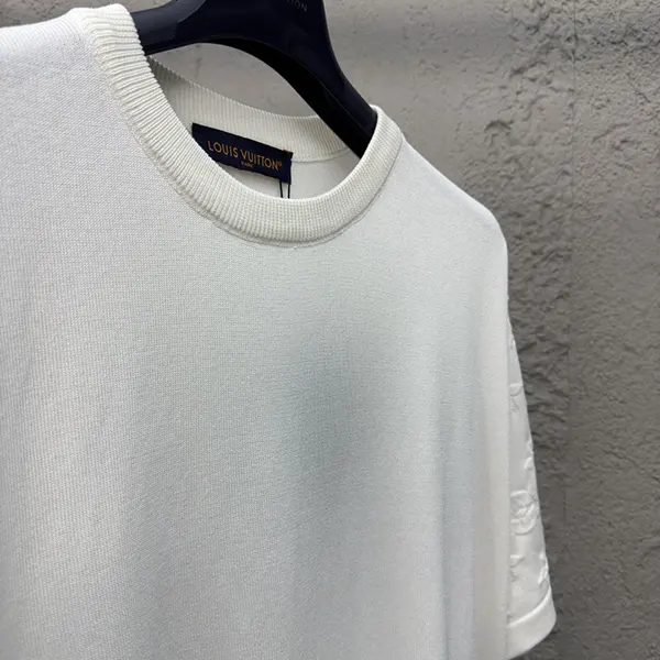 希少 ルイヴィトン エンボスLV Tシャツ コピー vug23653