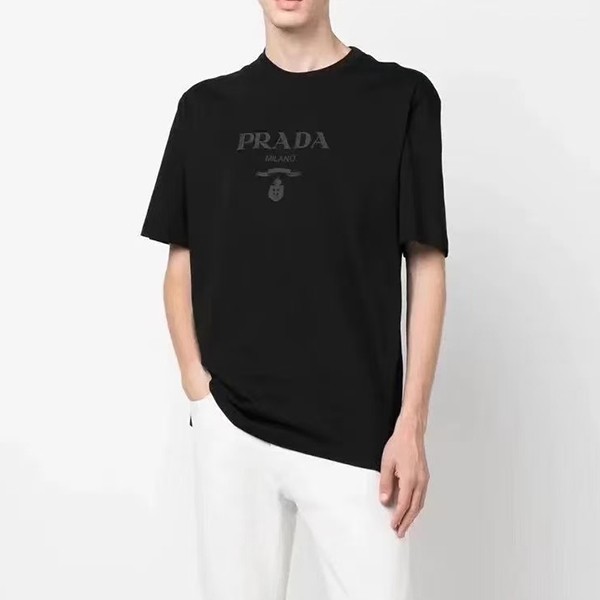 n級 おすすめ プラダ ロゴ ブラック コットン Tシャツ コピー UJN8151052