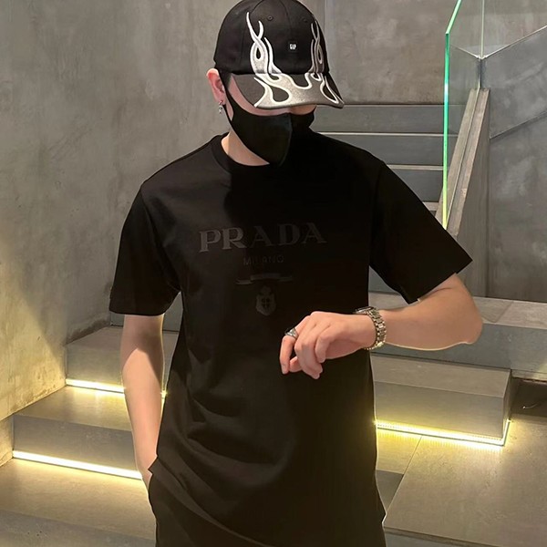 n級 おすすめ プラダ ロゴ ブラック コットン Tシャツ コピー UJN8151052