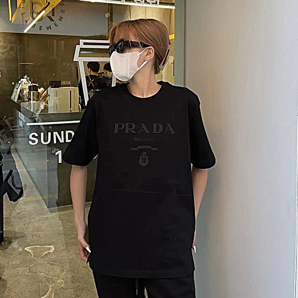n級 おすすめ プラダ ロゴ ブラック コットン Tシャツ コピー UJN8151052