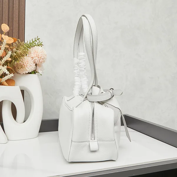 絶対欲しい!【バレンシアガ】Carrie スモール ボウリングバッグ コピー 4色 bah10839