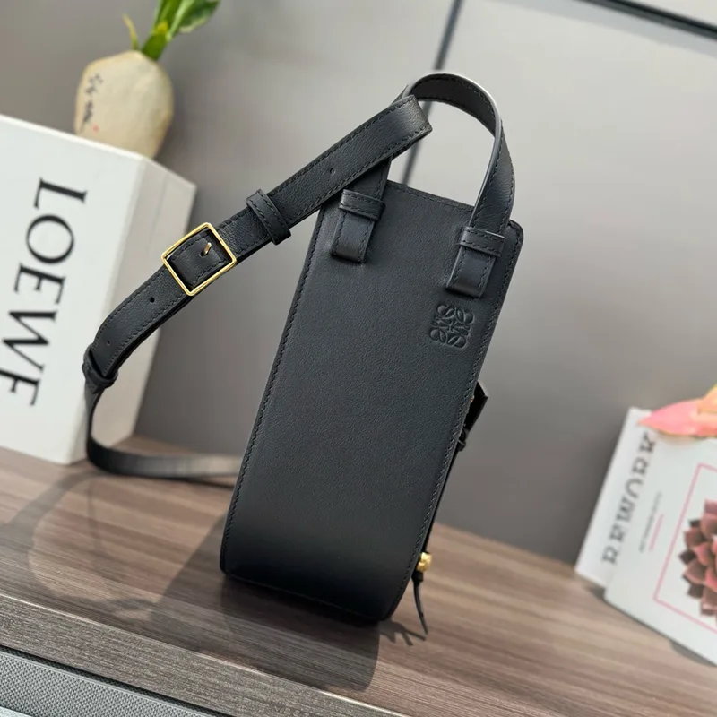 激安価格!ロエベ パチモン ハンモック スライスバッグ シャイニーカーフ loq64219