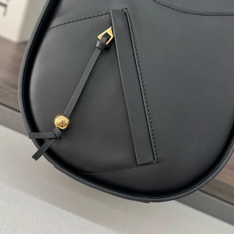 激安価格!ロエベ パチモン ハンモック スライスバッグ シャイニーカーフ loq64219
