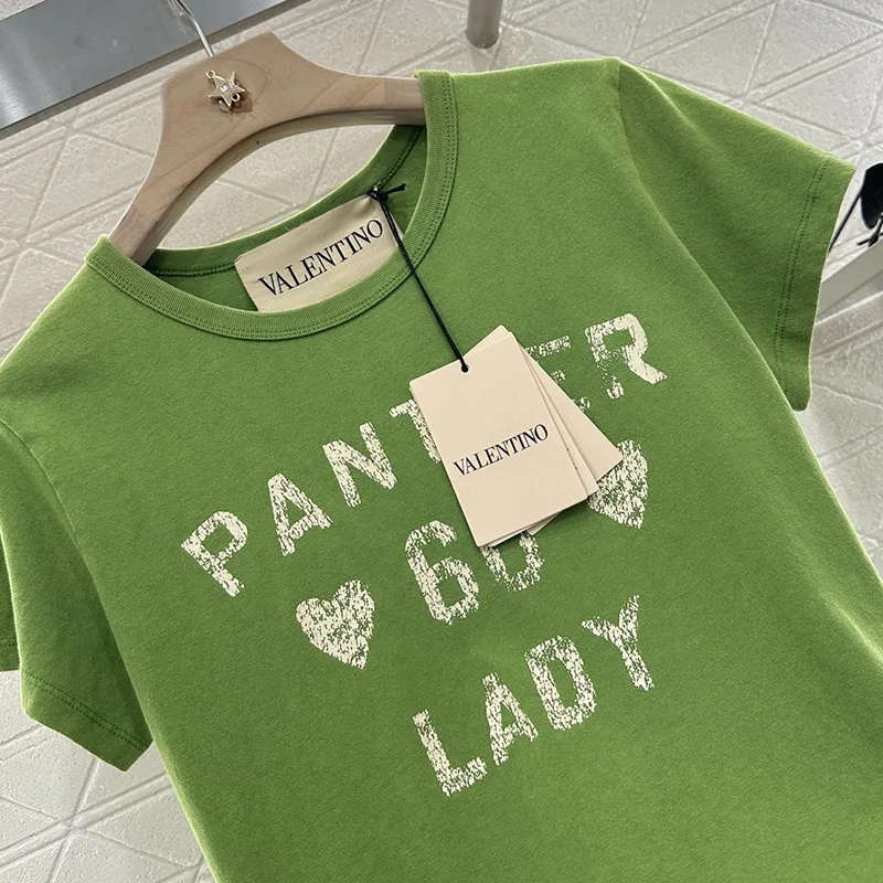 送料無料ヴァレンティノ n級品 ガラヴァーニ パンサー レディ Tシャツ Vul39120