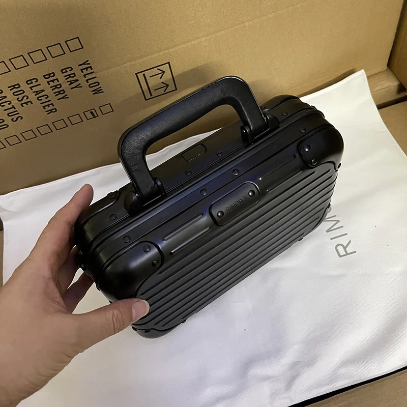 セール新作 リモワ コピー商品 クロスボディバッグ ショルダー riq06160