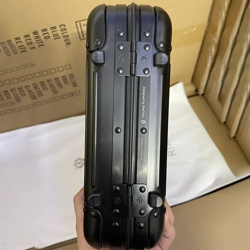 セール新作 リモワ コピー商品 クロスボディバッグ ショルダー riq06160