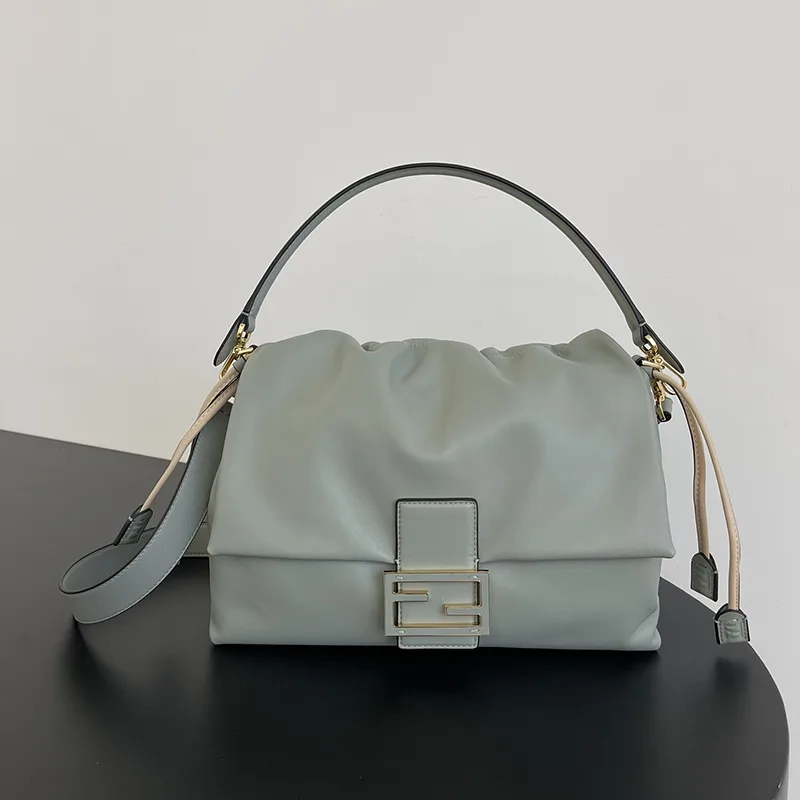 確保済み フェンディ コピー Mamma Baguette ミディアム ナッパレザー バッグ feu57953