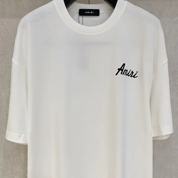 人気 アミリ ロゴプリントクルーネックTシャツ メンズ AMJYTE1146