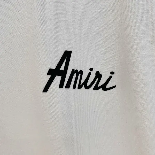 人気 アミリ ロゴプリントクルーネックTシャツ メンズ AMJYTE1146