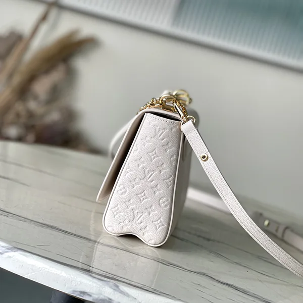 海外限定 ルイヴィトン LV ツイスト 偽物 チェーン付ショルダーバッグ ホワイト M14341