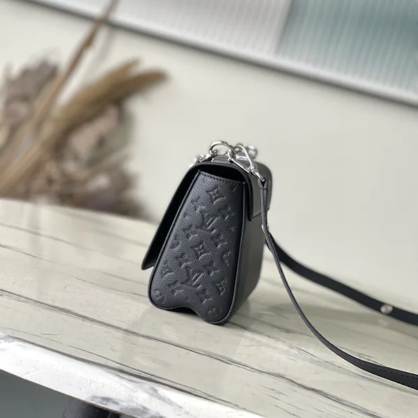 定番ルイヴィトン パチモン LV ツイスト チェーン付ショルダーバッグ ホワイト M1434