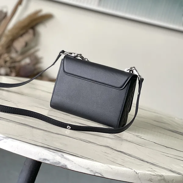 定番ルイヴィトン パチモン LV ツイスト チェーン付ショルダーバッグ ホワイト M1434
