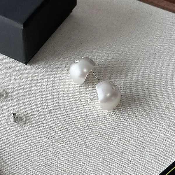 《様々なシーンで活躍★》シャネル ピアス パロディ ABE983
