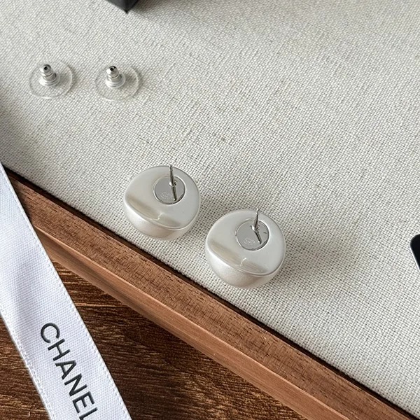 《様々なシーンで活躍★》シャネル ピアス パロディ ABE983