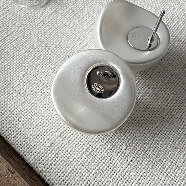 《様々なシーンで活躍★》シャネル ピアス パロディ ABE983