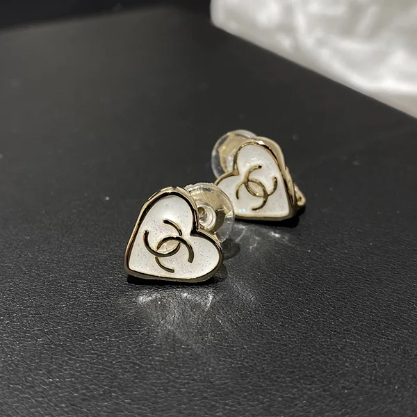☆超人気☆【CCロゴ☆ハート☆ゴールドx白☆上品】★シャネル ピアス 偽物 ABF315