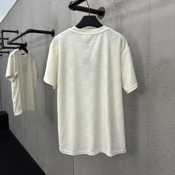 【カジュアルも格上げ♥】ルイヴィトン ロゴTシャツ 偽物 1AHUV