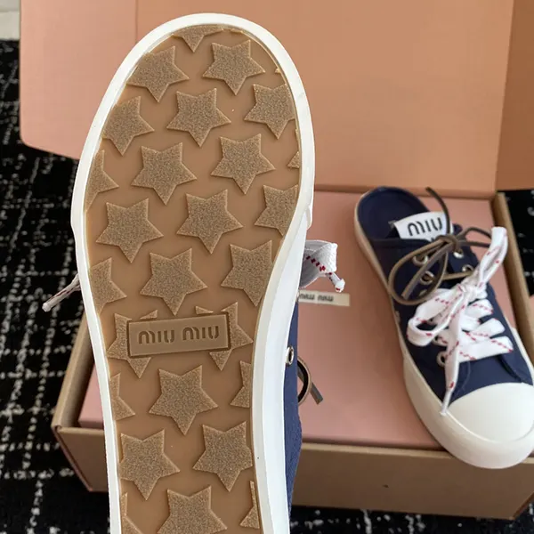 目を惹くカラー ミュウミュウ スリッパ n級品 Denim sneaker mules myp24273