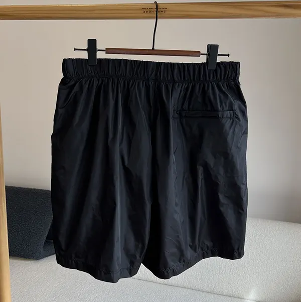 プラダ メンズ スイムショートパンツ 水着 偽物 pue38234