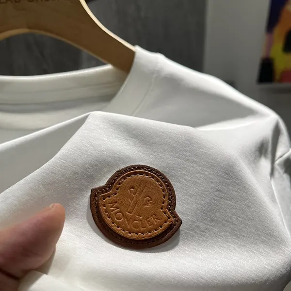 【大特価】モンクレール レザーロゴ コットンジャージーTシャツ mod07881