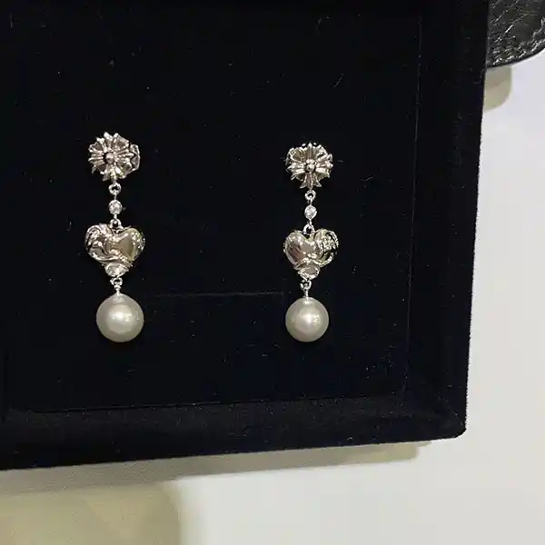 クロムハーツ × ミキモト コピー ハート アコヤパールピアス 18K&ダイヤ Kul66881