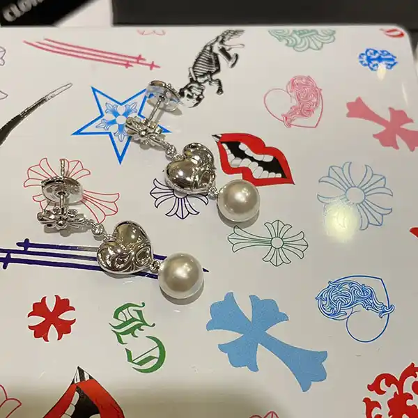 クロムハーツ × ミキモト コピー ハート アコヤパールピアス 18K&ダイヤ Kul66881