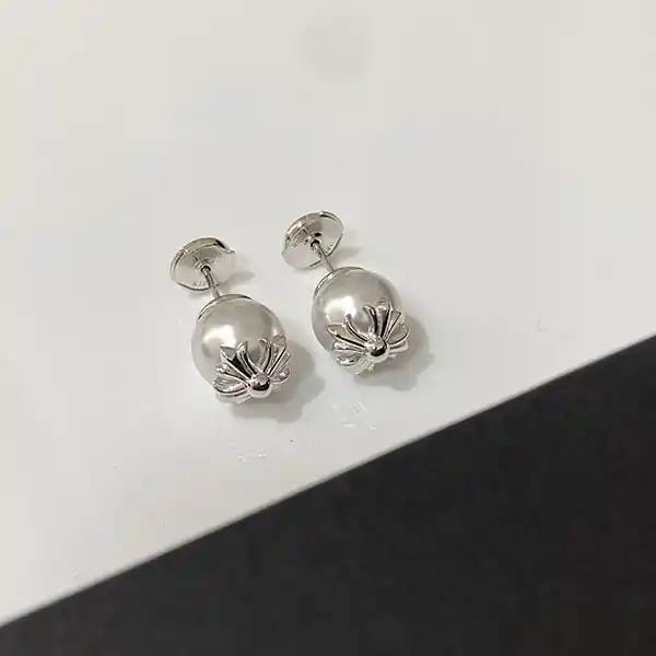 クロムハーツ × ミキモト CHプラスパールピアス コピー K18WG ホワイトゴールド Kue80364