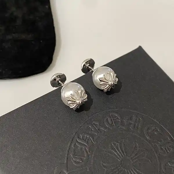 クロムハーツ × ミキモト CHプラスパールピアス コピー K18WG ホワイトゴールド Kue80364