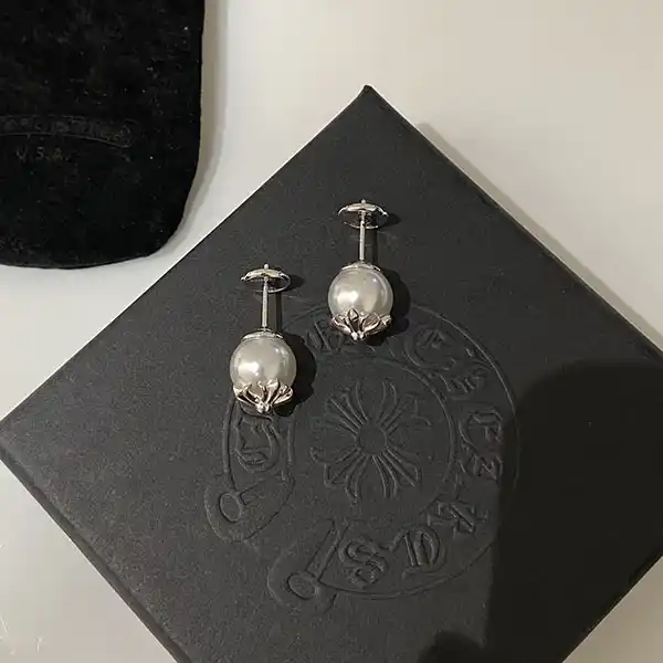 クロムハーツ × ミキモト CHプラスパールピアス コピー K18WG ホワイトゴールド Kue80364